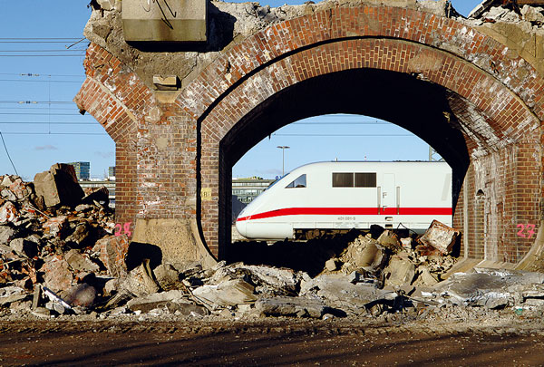 Der Viadukt mit einer Dampflok der Baureihe 03 vor der Elektrifizierung der Strecke (um 1962) (3)
