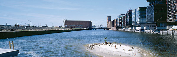 Kaum wiederzuerkennen: Der heutige Traditionsschiffhafen in der HafenCity, 2004