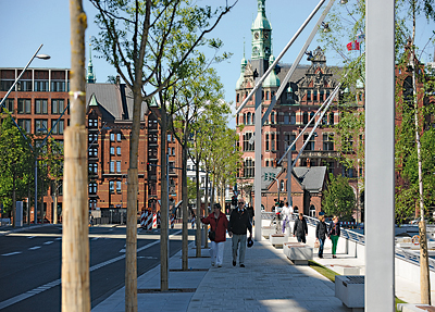 Mit der Eröffnung der Promenade am Magdeburger Hafen wird erstmals die stadträumliche Qualität des Quartiers erlebbar.