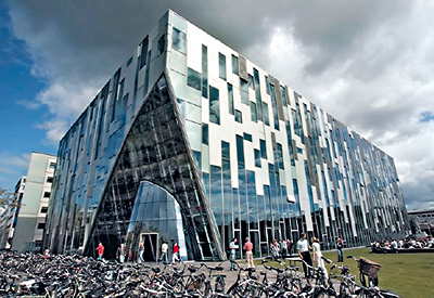 Das Hauptgebäude der biomedizinischen Fakultät in Utrecht (2005), Foto: (Designed by) Erick van Egeraat